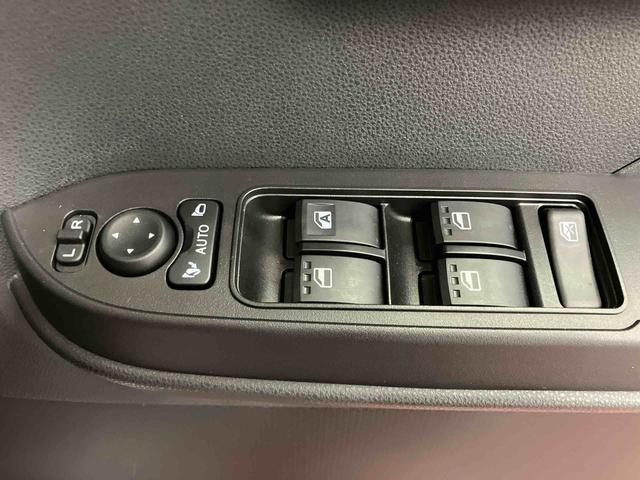 タント ファンクロス　元試乗車　衝突被害軽減システム　両側電動スライドドア　シートヒーター　１オーナー　オートライト　レーンキープアシスト　ＬＥＤヘッドライト　スマートキー　オートマチックハイビーム　ベンチシート　アルミ（32枚目）