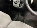 運転席から助手席への移動も簡単です