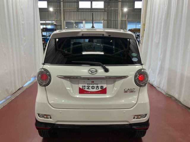 跳ね上げ式バックドアなので、雨天時の荷物の出し入れの際も濡れにくいです