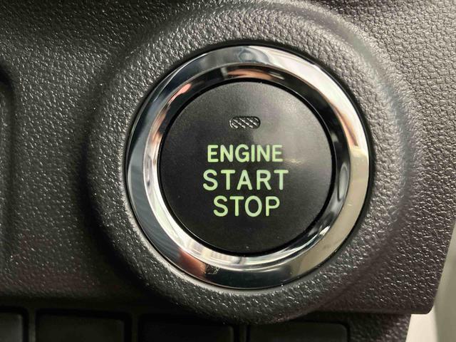 【プッシュボタンスタート】 スマートキーを携帯し、ブレーキを踏みながらボタンを押すだけでエンジンをかけることができます