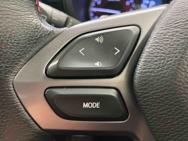 【ステアリングスイッチ】 手元のスイッチでオーディオなどの操作ができます