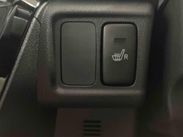 【運転席シートヒーター装備】 座面と背面を温め、寒い日のドライブを快適にします