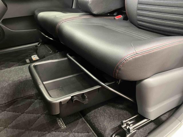 助手席シートアンダートレイ