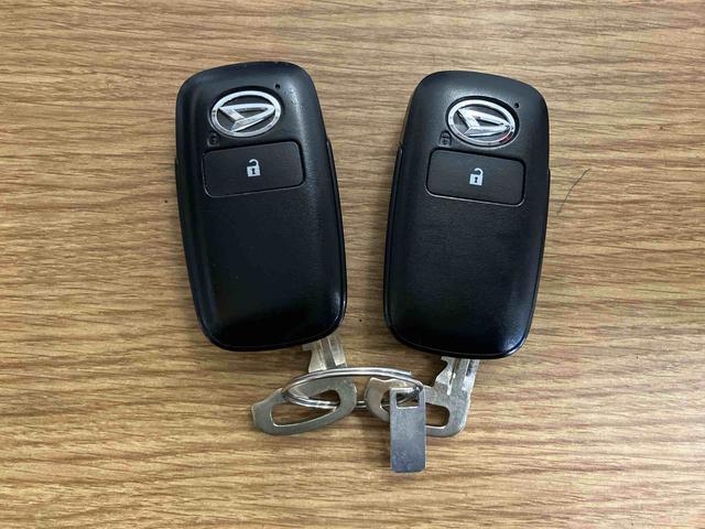 �y�X�}�[�g�L�[�z�@�X�}�[�g�L�[���g�т��Ă���΁A�h�A�n���h���̃{�^�������������Ń��b�N�̉������ł��܂��B