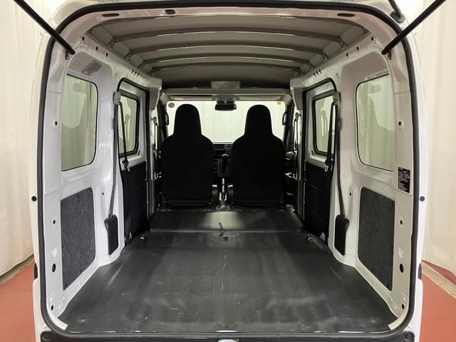 ハイゼットカーゴ ＤＸ　４ＷＤ　１オーナー　衝突安全ボディ　キーレスキー　両側スライドドア　アイドリングストップ　オートマチックハイビーム　オートライト　レーンアシスト　運転席エアバッグ　助手席エアバッグ（31枚目）