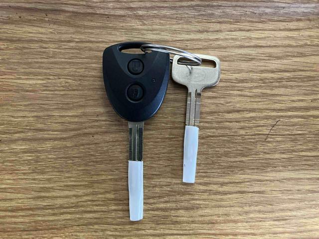 ハイゼットカーゴ ＤＸ　４ＷＤ　アイドリングストップ　レーンキープアシスト　運転席エアバッグ　助手席エアバッグ　１オーナー車　オートマチックハイビーム　記録簿　オートライト　ＡＢＳ　衝突安全ボディ　衝突被害軽減システム（16枚目）