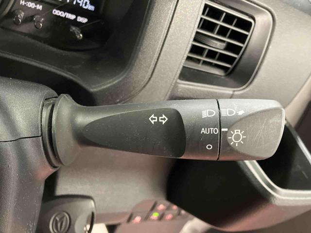 ハイゼットカーゴ ＤＸ　４ＷＤ　アイドリングストップ　レーンキープアシスト　運転席エアバッグ　助手席エアバッグ　１オーナー車　オートマチックハイビーム　記録簿　オートライト　ＡＢＳ　衝突安全ボディ　衝突被害軽減システム（17枚目）