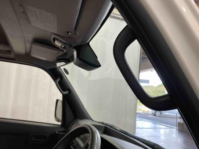 ハイゼットカーゴ ＤＸ　４ＷＤ　アイドリングストップ　レーンキープアシスト　運転席エアバッグ　助手席エアバッグ　１オーナー車　オートマチックハイビーム　記録簿　オートライト　ＡＢＳ　衝突安全ボディ　衝突被害軽減システム（31枚目）