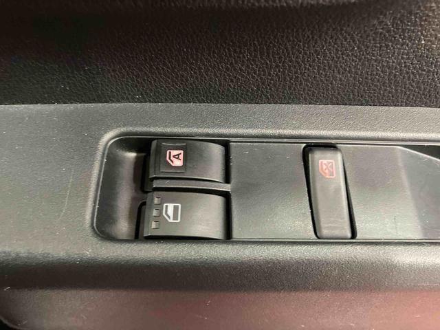 ハイゼットカーゴ ＤＸ　４ＷＤ　アイドリングストップ　レーンキープアシスト　運転席エアバッグ　助手席エアバッグ　１オーナー車　オートマチックハイビーム　記録簿　オートライト　ＡＢＳ　衝突安全ボディ　衝突被害軽減システム（33枚目）