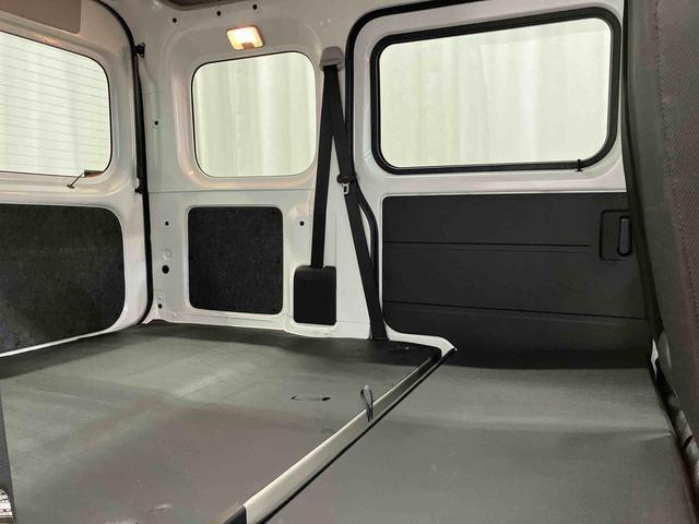 ハイゼットカーゴ ＤＸ　４ＷＤ　アイドリングストップ　レーンキープアシスト　運転席エアバッグ　助手席エアバッグ　１オーナー車　オートマチックハイビーム　記録簿　オートライト　ＡＢＳ　衝突安全ボディ　衝突被害軽減システム（36枚目）