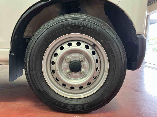 ハイゼットカーゴ ＤＸ　４ＷＤ　アイドリングストップ　レーンキープアシスト　運転席エアバッグ　助手席エアバッグ　１オーナー車　オートマチックハイビーム　記録簿　オートライト　ＡＢＳ　衝突安全ボディ　衝突被害軽減システム（41枚目）