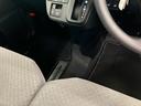 運転席から助手席への移動も簡単です