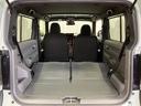 後席を倒すと、広い荷室に変わります。