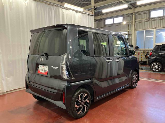 タント カスタムＸ　届出済未使用車　元展示車　衝突被害軽減システム　車線逸脱防止　アイドリングストップ　禁煙　ＬＥＤヘッドランプ　１オーナー　シートヒーター　オートマチックハイビーム　電動格納ミラー　スマートキー（5枚目）