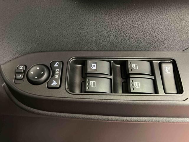 タント カスタムＸ　届出済未使用車　元展示車　衝突被害軽減システム　車線逸脱防止　アイドリングストップ　禁煙　ＬＥＤヘッドランプ　１オーナー　シートヒーター　オートマチックハイビーム　電動格納ミラー　スマートキー（32枚目）