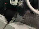 運転席から助手席への移動も簡単です