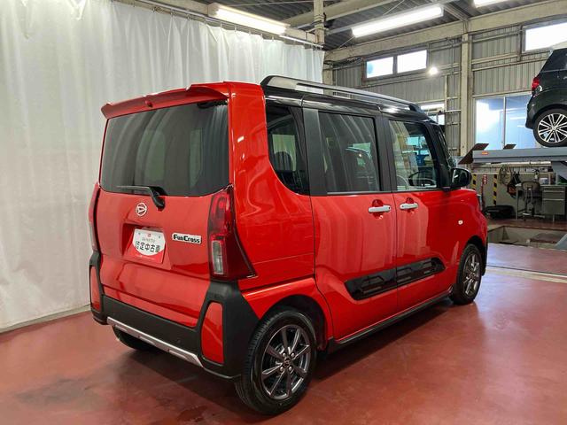 タント ファンクロス　元試乗車　衝突被害軽減システム　両側電動スライドドア　シートヒーター　１オーナー　オートマチックハイビーム　レーンキープアシスト　ＬＥＤヘッドランプ　スマートキー　オートライト　ベンチシート　アルミ（5枚目）