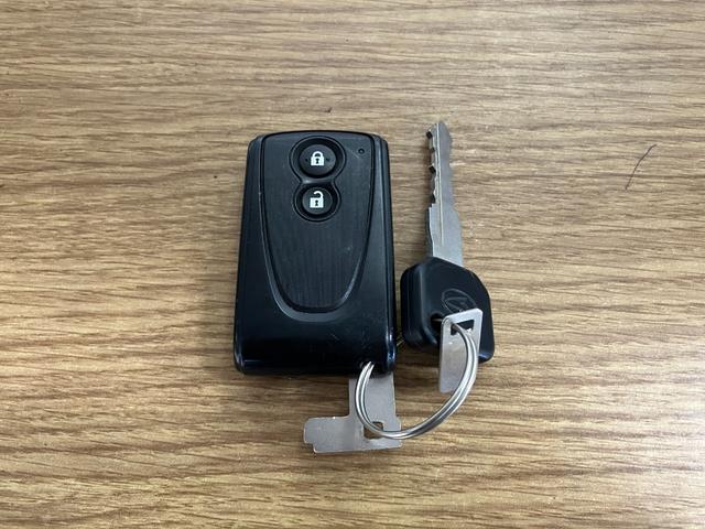 �y�X�}�[�g�L�[�z�@�X�}�[�g�L�[���g�т��Ă���΁A�h�A�n���h���̃{�^�������������Ń��b�N�̉������ł��܂��B