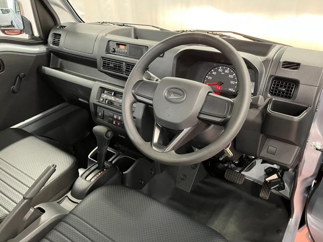 ハイゼットトラック スタンダード　元展示車　１オーナー　２ＷＤ　ＣＶＴ車　禁煙　パワーステアリング　ＡＭ／ＦＭラジオ　オートライト　オートマチックハイビーム　衝突被害軽減システム　レーンアシスト　横滑り防止装置　アイドリングストップ（10枚目）
