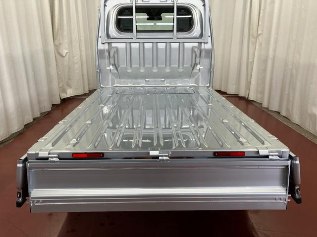 ハイゼットトラック スタンダード　元展示車　１オーナー　２ＷＤ　ＣＶＴ車　禁煙　パワーステアリング　ＡＭ／ＦＭラジオ　オートライト　オートマチックハイビーム　衝突被害軽減システム　レーンアシスト　横滑り防止装置　アイドリングストップ（30枚目）