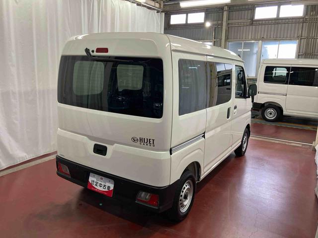 ハイゼットカーゴ ＤＸ　届出済未使用車　元展示車　衝突被害軽減システム　衝突安全ボディ　キーレスキー　両側スライドドア　アイドリングストップ　ＥＳＣ　オートライト　レーンアシスト　ＡＢＳ　運転席エアバッグ　助手席エアバッグ（5枚目）