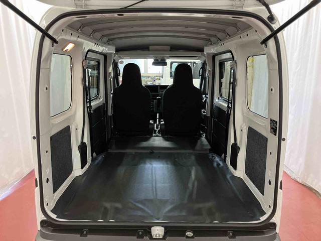 ハイゼットカーゴ ＤＸ　届出済未使用車　元展示車　衝突被害軽減システム　衝突安全ボディ　キーレスキー　両側スライドドア　アイドリングストップ　ＥＳＣ　オートライト　レーンアシスト　ＡＢＳ　運転席エアバッグ　助手席エアバッグ（11枚目）