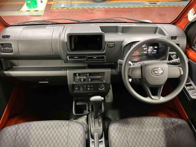 ハイゼットトラック ジャンボエクストラ　元展示車　４ＷＤ　ＣＶＴ車　アイドリングストップ　電動格納ミラー　オートライト　衝突被害軽減システム　盗難防止システム　スマートキー　１オーナー　禁煙　エアバッグ　ＬＥＤヘッドランプ　レーンアシスト（10枚目）