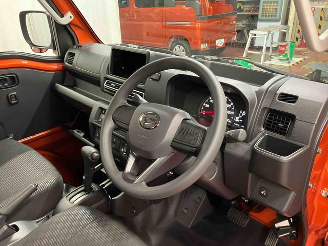 ハイゼットトラック ジャンボエクストラ　元展示車　４ＷＤ　ＣＶＴ車　アイドリングストップ　電動格納ミラー　オートライト　衝突被害軽減システム　盗難防止システム　スマートキー　１オーナー　禁煙　エアバッグ　ＬＥＤヘッドランプ　レーンアシスト（12枚目）