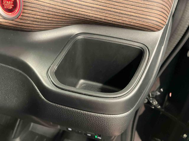 フリード＋ クロスター　下取車　４ＷＤ　ナビ　ブルートゥース　ＥＴＣ　バックカメラ　ドライブレコーダー　衝突被害軽減ブレーキ　誤発進抑制　ＬＥＤヘッドランプ　スマートキー　両側電動スライドドア　アイドリングストップ（31枚目）