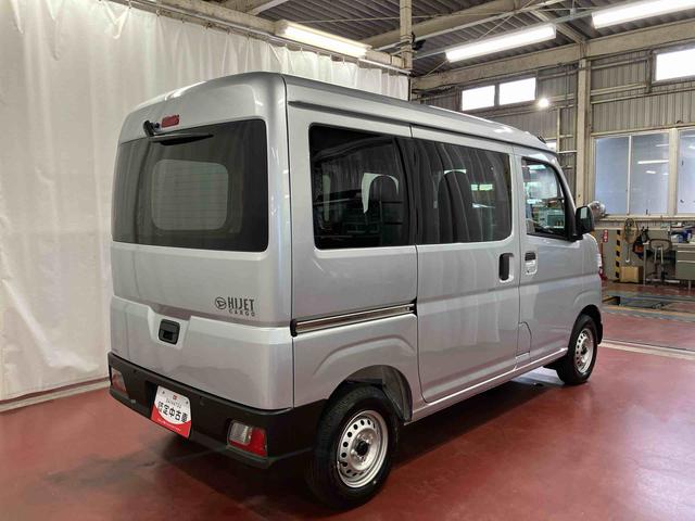 ハイゼットカーゴ DX 届出済未使用車 元展示車 衝突安全ボディ キーレスキー 両側スライドドア アイドリングストップ オートマチックハイビーム オートライト レーンアシスト 運転席エアバッグ 助手席エアバッグ 1オーナー(5枚目)