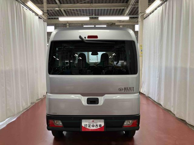 ハイゼットカーゴ DX 届出済未使用車 元展示車 衝突安全ボディ キーレスキー 両側スライドドア アイドリングストップ オートマチックハイビーム オートライト レーンアシスト 運転席エアバッグ 助手席エアバッグ 1オーナー(6枚目)