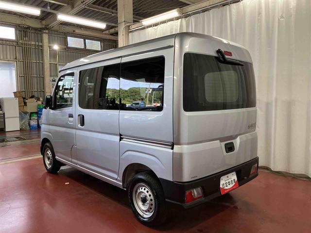 ハイゼットカーゴ DX 届出済未使用車 元展示車 衝突安全ボディ キーレスキー 両側スライドドア アイドリングストップ オートマチックハイビーム オートライト レーンアシスト 運転席エアバッグ 助手席エアバッグ 1オーナー(7枚目)