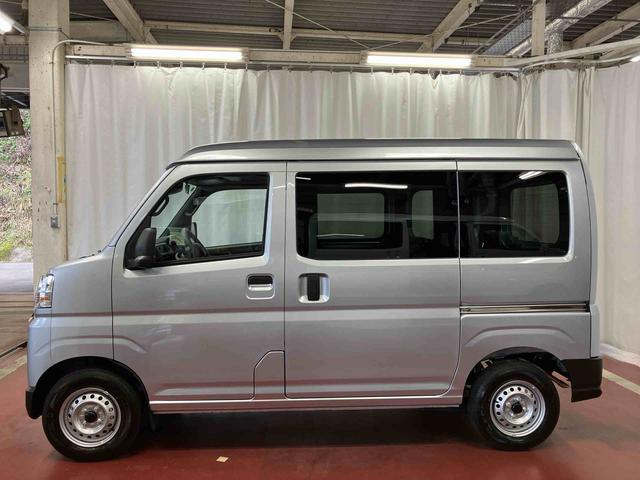 ハイゼットカーゴ DX 届出済未使用車 元展示車 衝突安全ボディ キーレスキー 両側スライドドア アイドリングストップ オートマチックハイビーム オートライト レーンアシスト 運転席エアバッグ 助手席エアバッグ 1オーナー(8枚目)