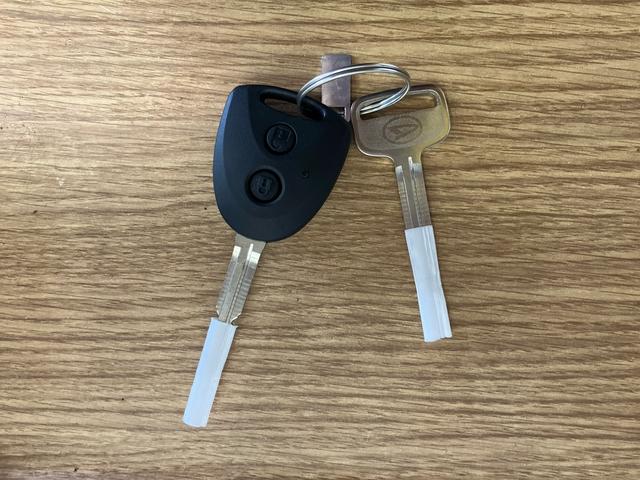 ハイゼットカーゴ DX 届出済未使用車 元展示車 衝突安全ボディ キーレスキー 両側スライドドア アイドリングストップ オートマチックハイビーム オートライト レーンアシスト 運転席エアバッグ 助手席エアバッグ 1オーナー(16枚目)