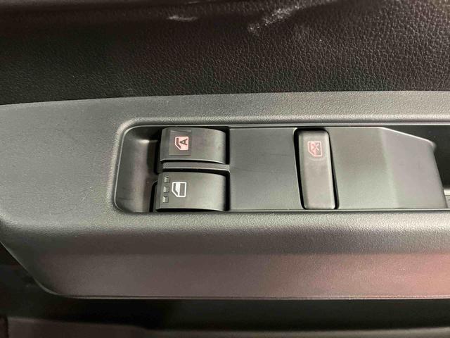 ハイゼットカーゴ DX 届出済未使用車 元展示車 衝突安全ボディ キーレスキー 両側スライドドア アイドリングストップ オートマチックハイビーム オートライト レーンアシスト 運転席エアバッグ 助手席エアバッグ 1オーナー(30枚目)