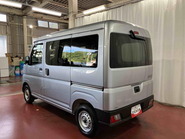 ハイゼットカーゴ ＤＸ　届出済未使用車　元展示車　衝突安全ボディ　キーレスキー　両側スライドドア　アイドリングストップ　オートマチックハイビーム　オートライト　レーンアシスト　運転席エアバッグ　助手席エアバッグ　１オーナー（7枚目）