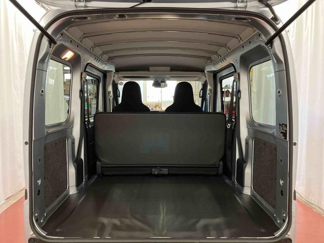 ハイゼットカーゴ ＤＸ　届出済未使用車　元展示車　衝突安全ボディ　キーレスキー　両側スライドドア　アイドリングストップ　オートマチックハイビーム　オートライト　レーンアシスト　運転席エアバッグ　助手席エアバッグ　１オーナー（10枚目）
