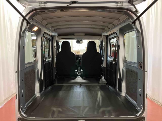 ハイゼットカーゴ ＤＸ　届出済未使用車　元展示車　衝突安全ボディ　キーレスキー　両側スライドドア　アイドリングストップ　オートマチックハイビーム　オートライト　レーンアシスト　運転席エアバッグ　助手席エアバッグ　１オーナー（11枚目）
