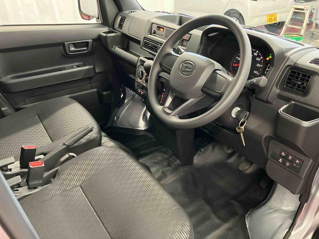 ハイゼットカーゴ ＤＸ　届出済未使用車　元展示車　衝突安全ボディ　キーレスキー　両側スライドドア　アイドリングストップ　オートマチックハイビーム　オートライト　レーンアシスト　運転席エアバッグ　助手席エアバッグ　１オーナー（15枚目）