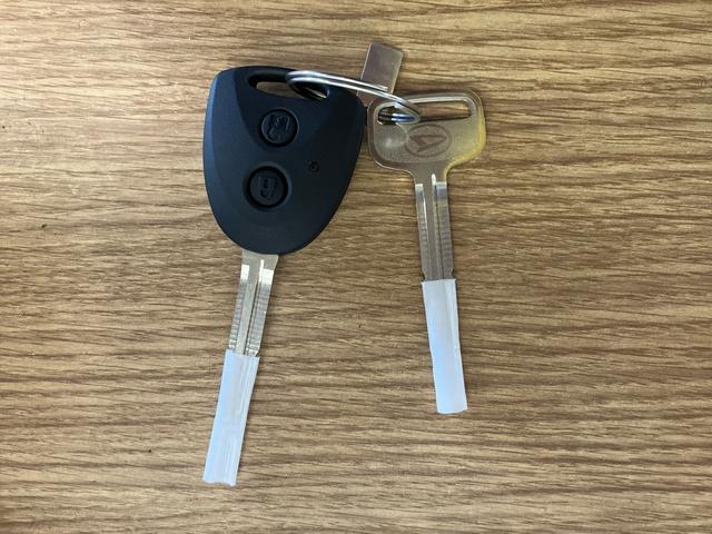 ハイゼットカーゴ ＤＸ　届出済未使用車　元展示車　衝突安全ボディ　キーレスキー　両側スライドドア　アイドリングストップ　オートマチックハイビーム　オートライト　レーンアシスト　運転席エアバッグ　助手席エアバッグ　１オーナー（16枚目）