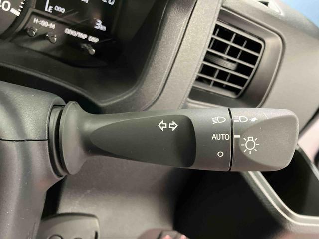 ハイゼットカーゴ ＤＸ　届出済未使用車　元展示車　衝突安全ボディ　キーレスキー　両側スライドドア　アイドリングストップ　オートマチックハイビーム　オートライト　レーンアシスト　運転席エアバッグ　助手席エアバッグ　１オーナー（17枚目）