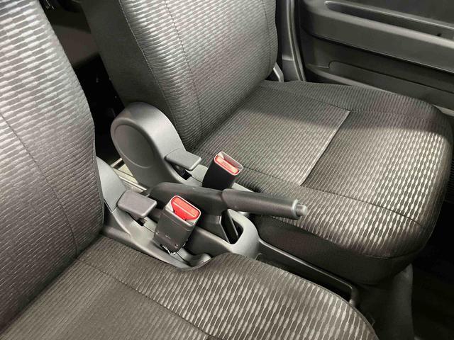 ハイゼットカーゴ ＤＸ　届出済未使用車　元展示車　衝突安全ボディ　キーレスキー　両側スライドドア　アイドリングストップ　オートマチックハイビーム　オートライト　レーンアシスト　運転席エアバッグ　助手席エアバッグ　１オーナー（22枚目）