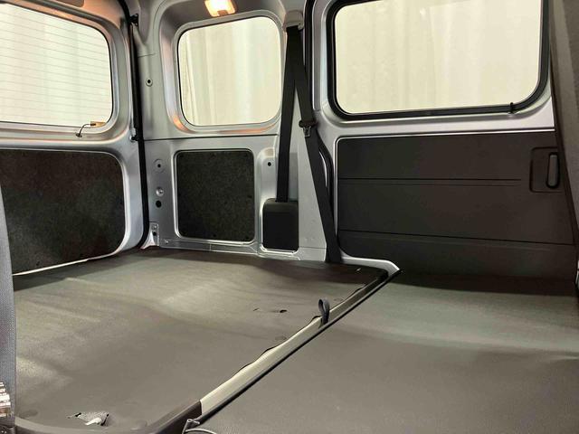 ハイゼットカーゴ ＤＸ　届出済未使用車　元展示車　衝突安全ボディ　キーレスキー　両側スライドドア　アイドリングストップ　オートマチックハイビーム　オートライト　レーンアシスト　運転席エアバッグ　助手席エアバッグ　１オーナー（34枚目）