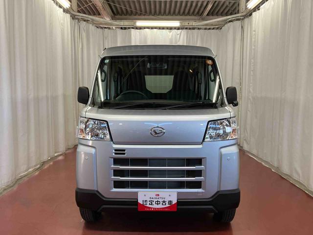 ハイゼットカーゴ ＤＸ　届出済未使用車　元展示車　衝突安全ボディ　禁煙　キーレス　両側スライドドア　アイドリングストップ　オートライト　オートマチックハイビーム　レーンアシスト　ＡＢＳ　運転席エアバッグ　助手席エアバッグ（3枚目）