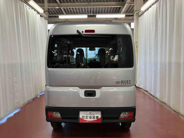 ハイゼットカーゴ ＤＸ　届出済未使用車　元展示車　衝突安全ボディ　禁煙　キーレス　両側スライドドア　アイドリングストップ　オートライト　オートマチックハイビーム　レーンアシスト　ＡＢＳ　運転席エアバッグ　助手席エアバッグ（6枚目）