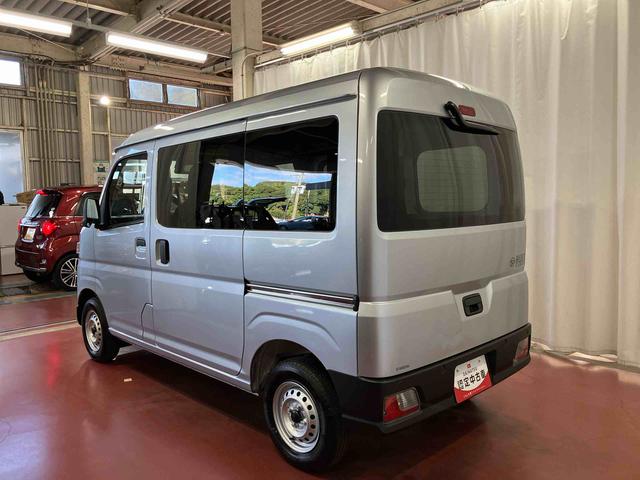 ハイゼットカーゴ ＤＸ　届出済未使用車　元展示車　衝突安全ボディ　禁煙　キーレス　両側スライドドア　アイドリングストップ　オートライト　オートマチックハイビーム　レーンアシスト　ＡＢＳ　運転席エアバッグ　助手席エアバッグ（7枚目）