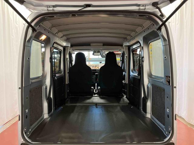 ハイゼットカーゴ ＤＸ　届出済未使用車　元展示車　衝突安全ボディ　禁煙　キーレス　両側スライドドア　アイドリングストップ　オートライト　オートマチックハイビーム　レーンアシスト　ＡＢＳ　運転席エアバッグ　助手席エアバッグ（11枚目）