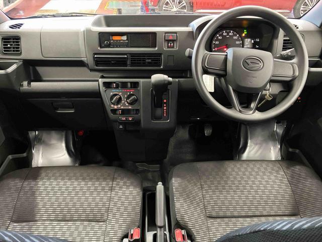 ハイゼットカーゴ ＤＸ　届出済未使用車　元展示車　衝突安全ボディ　禁煙　キーレス　両側スライドドア　アイドリングストップ　オートライト　オートマチックハイビーム　レーンアシスト　ＡＢＳ　運転席エアバッグ　助手席エアバッグ（12枚目）