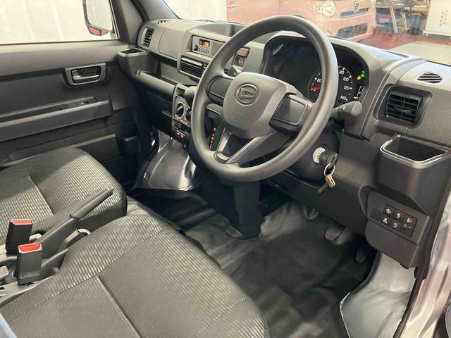 ハイゼットカーゴ ＤＸ　届出済未使用車　元展示車　衝突安全ボディ　禁煙　キーレス　両側スライドドア　アイドリングストップ　オートライト　オートマチックハイビーム　レーンアシスト　ＡＢＳ　運転席エアバッグ　助手席エアバッグ（15枚目）