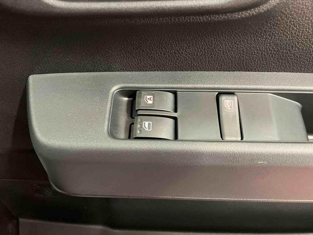 ハイゼットカーゴ ＤＸ　届出済未使用車　元展示車　衝突安全ボディ　禁煙　キーレス　両側スライドドア　アイドリングストップ　オートライト　オートマチックハイビーム　レーンアシスト　ＡＢＳ　運転席エアバッグ　助手席エアバッグ（31枚目）